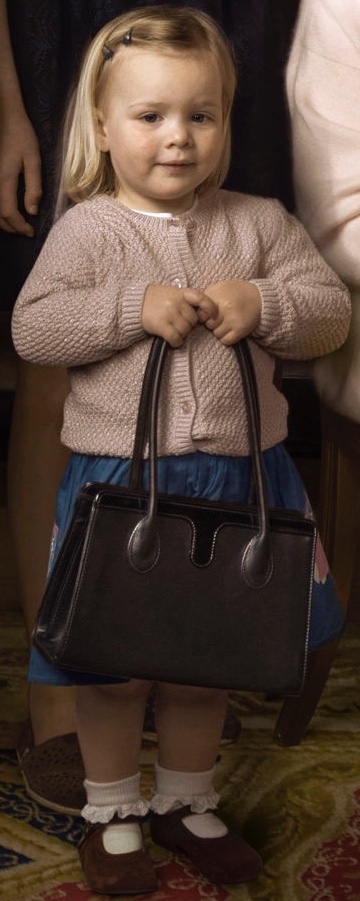 Queen 90 Photo Portrait Annie Leibovitz Mia Tindall Queen's handbag April 20 2016