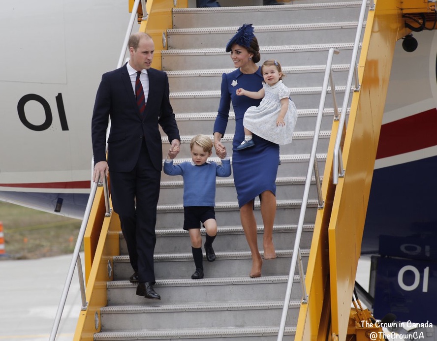 canada-airport-arrival-cambridges-on-stairs-deplaning-blue-packham-via-crown-ca